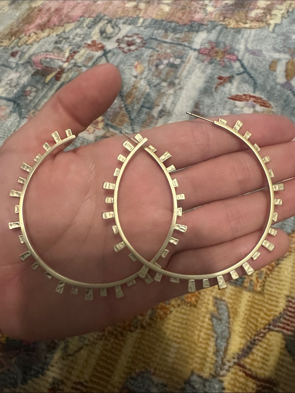 Kendra Scott Lynne Hoop Earrings in Gold